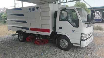 文昌掃路車(chē)價(jià)格解析 環(huán)衛(wèi)車(chē)選購(gòu)全攻略